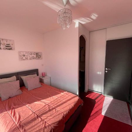 Maison F2, Neuve Au Calme Avec Jardinet La Crau Exterior foto