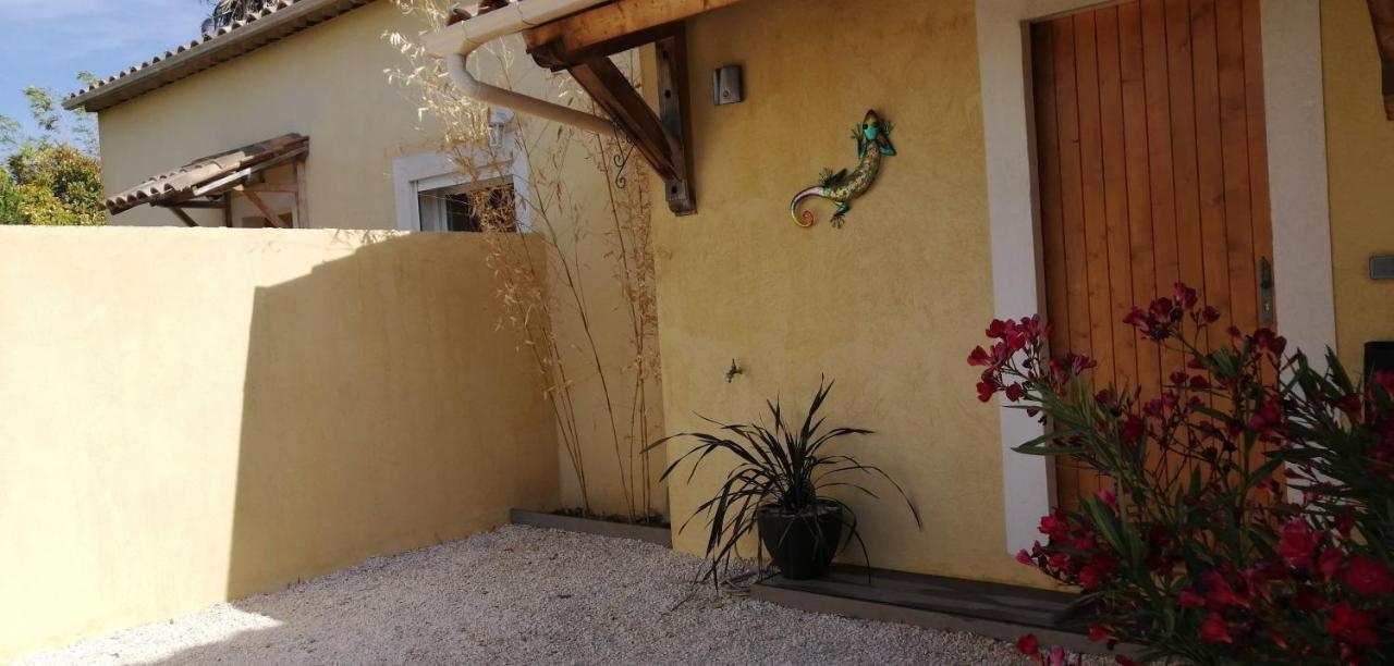 Maison F2, Neuve Au Calme Avec Jardinet La Crau Exterior foto